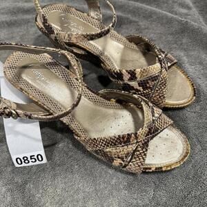 Easy Spirit Women's Size 8.5 Sandals Brown Snake Print